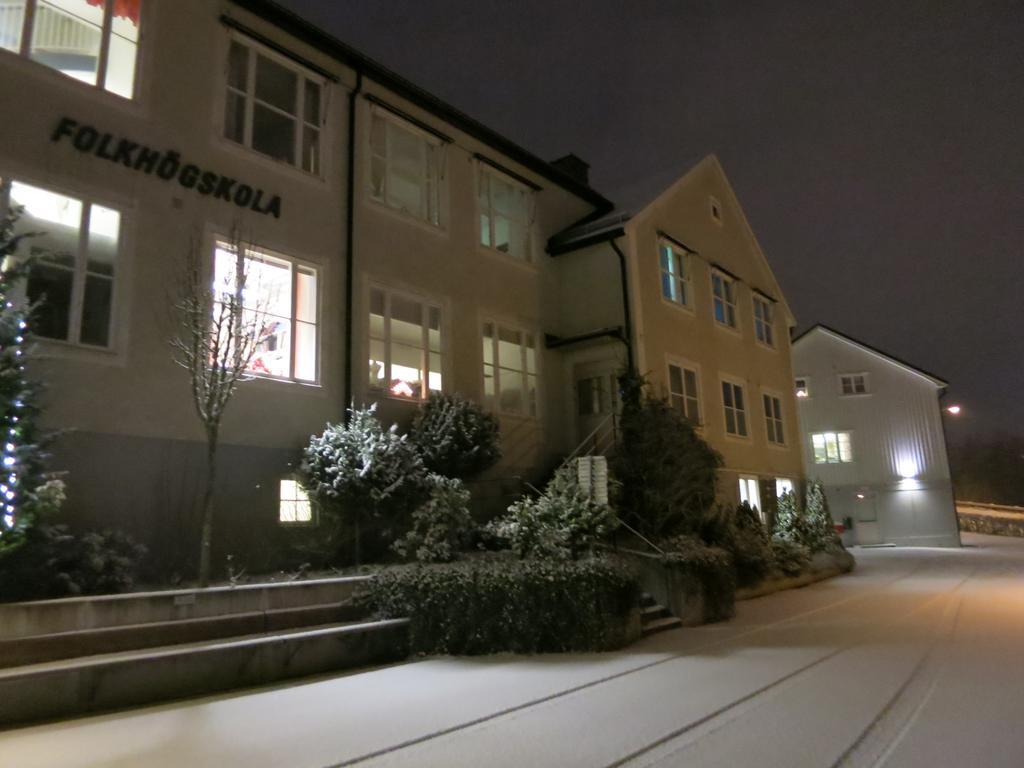 Vaernamo Folkhoegskolas Vandrarhem ภายนอก รูปภาพ